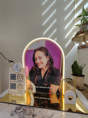 How Custom Neon Signs Help Businesses Stand Out and Attract More Customers